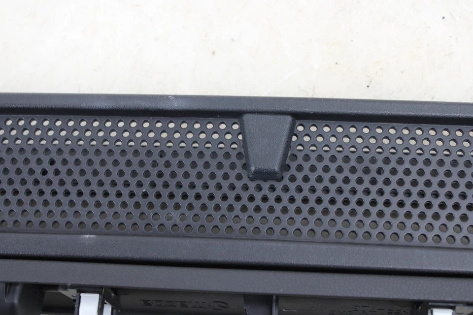 Deflector de viento Mazda MX-5 Miata 2006-2015 NE51T03X3 OEM MU73 Foto 3 de 4