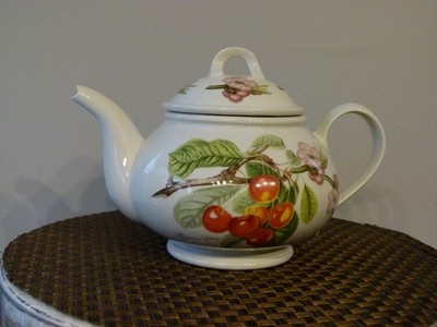 Portmeirion Pomona Big Cherry Teekanne 1982 von Susan Williams-Ellis