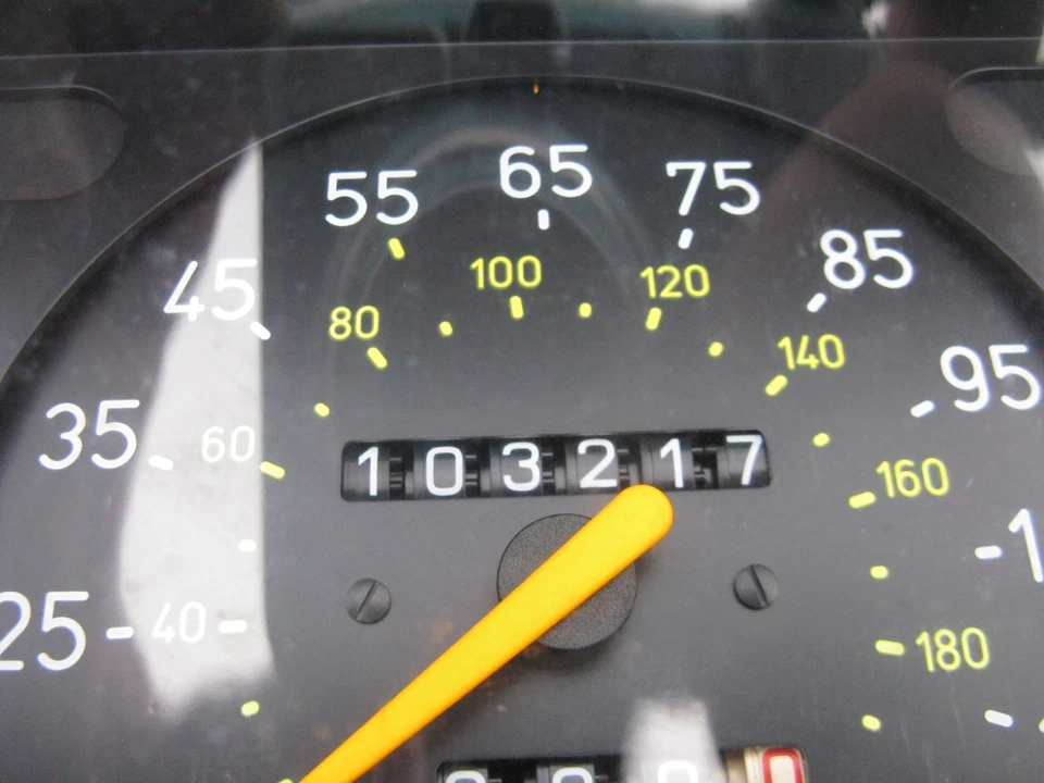 92 93 SAAB 900 TURBO 125 MPH 103 K MILLAS CUADRO DE INSTRUMENTOS UNIDAD VELOCÍMETRO USADA Foto 2 de 4