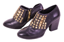 Zara Damen Ankle Boots Schuhe Leder schwarz Gr. 38 goldene Nieten Absatz SH1029