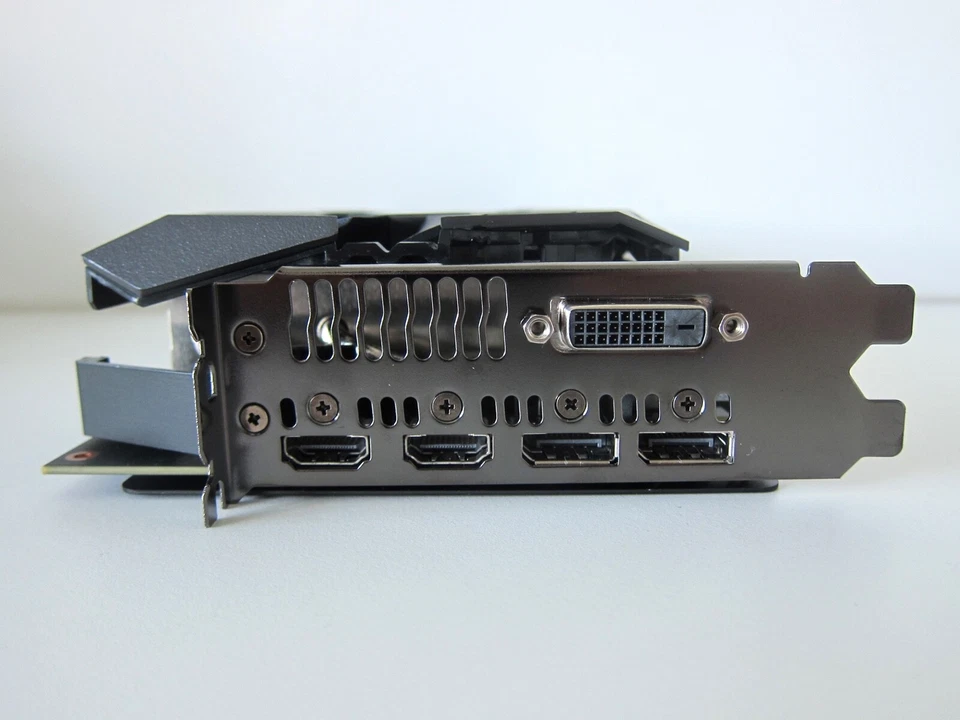 Radeon RX Vega 56 8GB Metal 3 GPU Video Graphics Card Mac Pro 4K Boot Screen 580 Foto 3 de 4