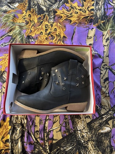 Womens Bongo cowboy ankle boots size 