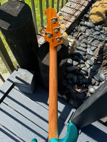 2022 Music Man Stingray Special HH basso oltraggioso turchese scintillante con oro!! - Foto 9 di 15
