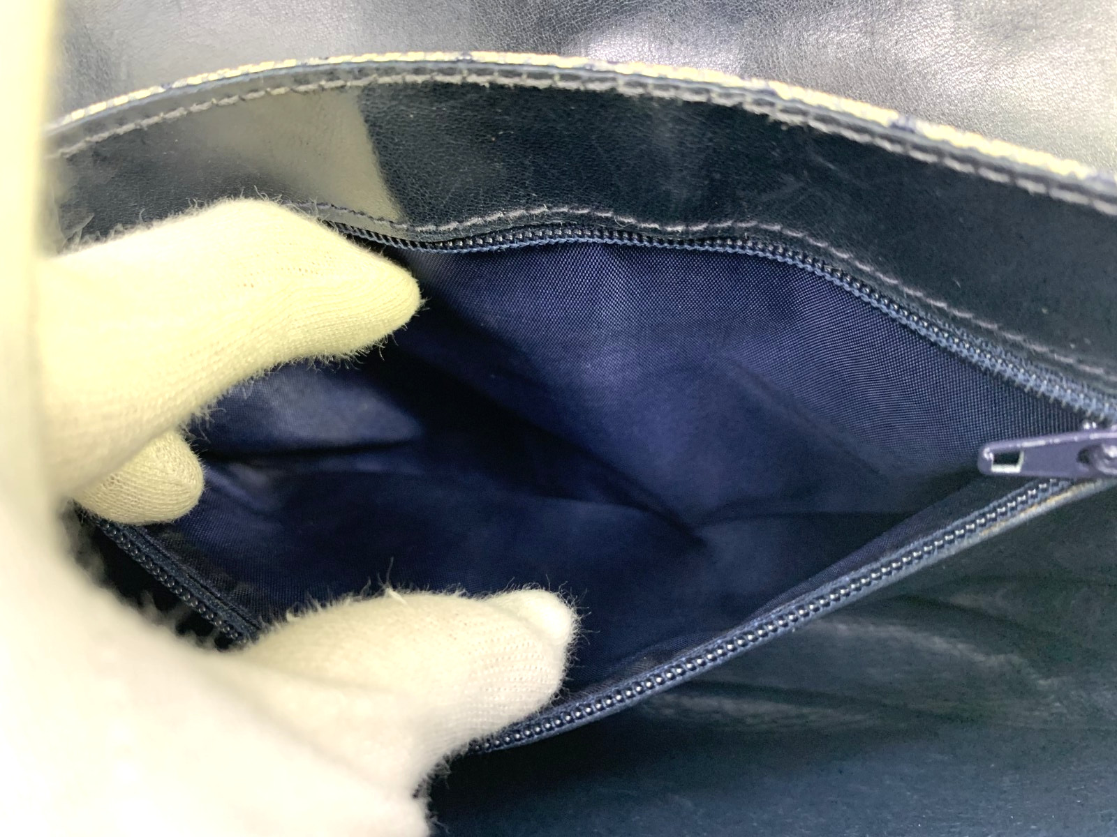 Gucci Vintage Bag Shoulder Bag Crossbody Purse GG Supreme Leather Navy Authentic thumbnail 20