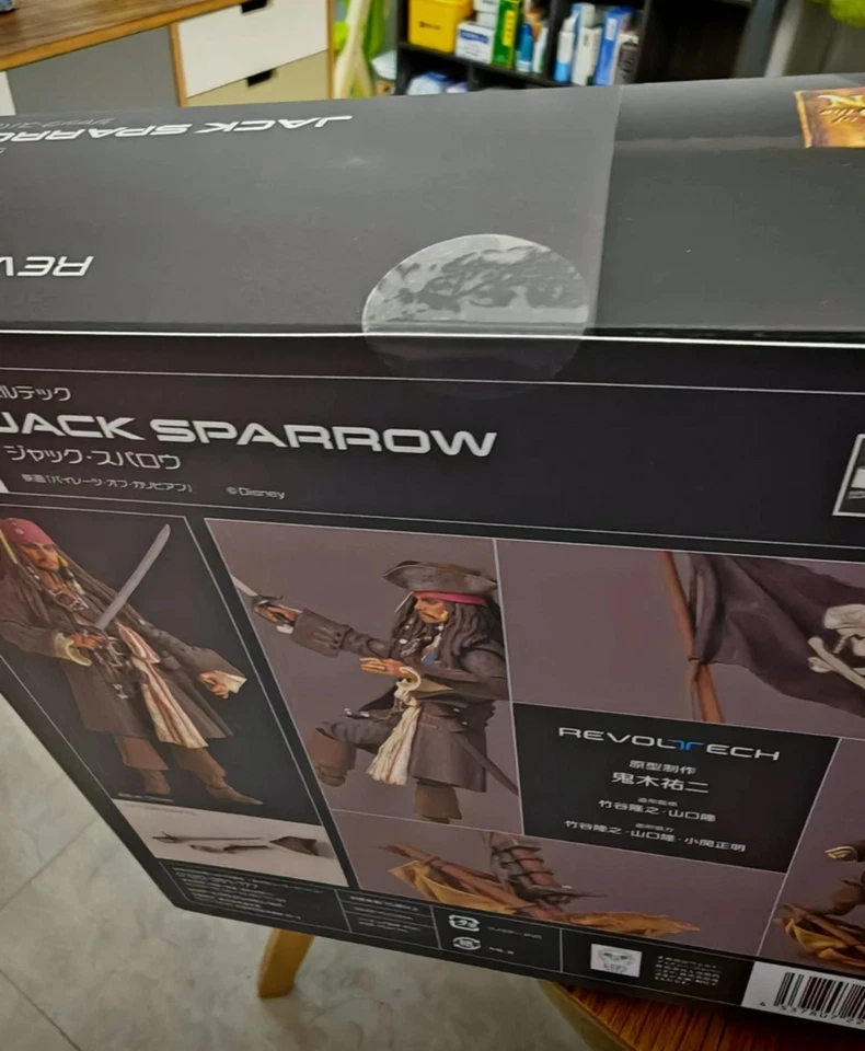 KAIYODO REVOLTECH Pirates of the Caribbean JACK SPARROW Action Figure Toy Model - Image 3 of 4
