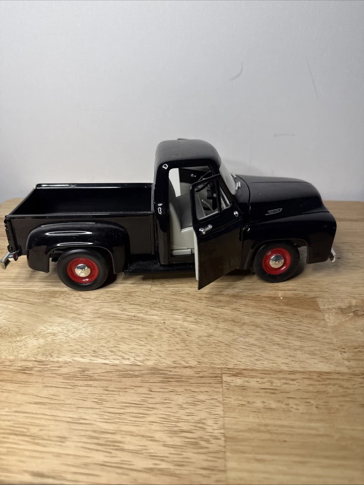 复古 ROAD TOUGH 1953 福特 F-100 皮卡车 1: 18 比例压铸模型黑色 — 第 4/4 张图片