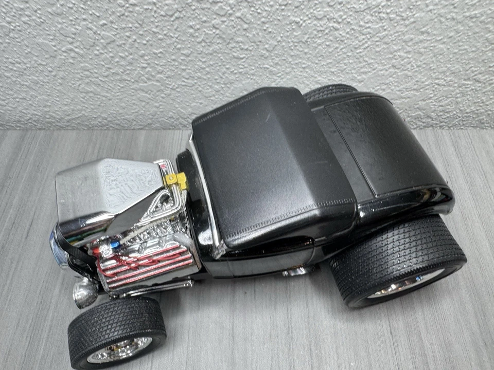 33 Ford Coupe Black Muscle Machine 1:18 scale Model Car - Image 2 of 4