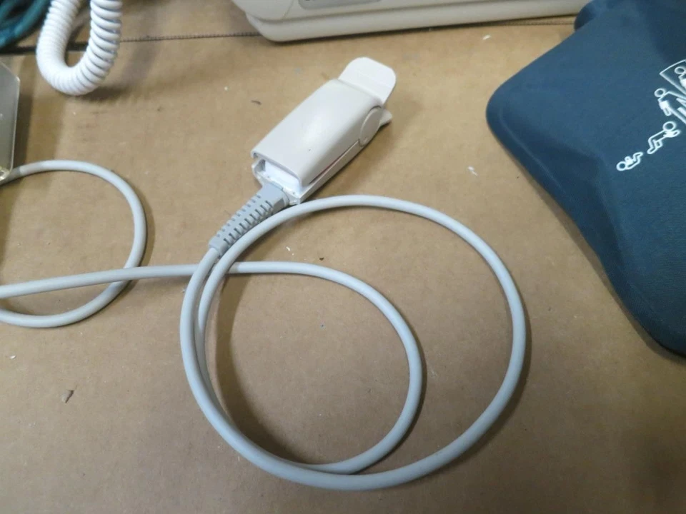 Monitor de paciente PHILIPS SureSigns VS4 nellcor SpO2 nuevo en caja temperatura Foto 2 de 4