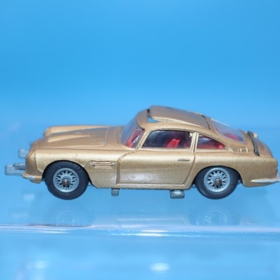 1965 Corgi James Bond 007 Aston Martin DB5 261 Made In Great Britain & figurine