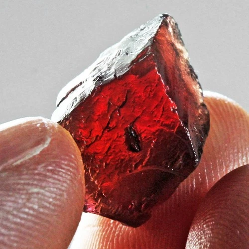 13.1Ct Mozambique Red Garnet Rhodolite Facet Rough Specimen Natural UYHEA42