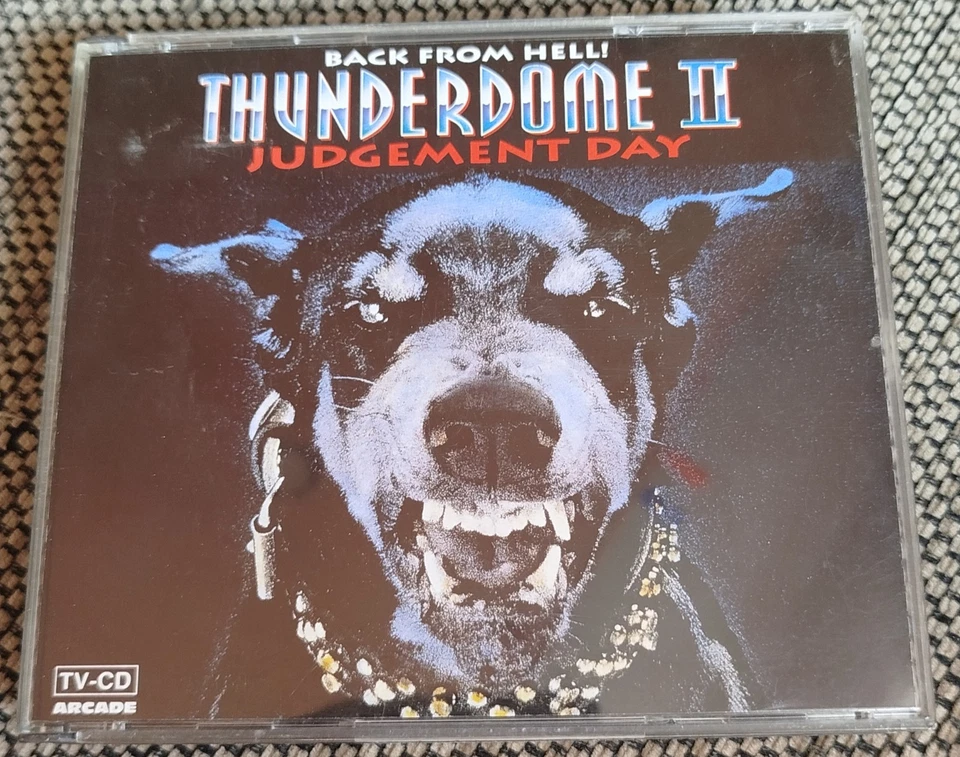 !!! CD Box Thunderdome II (Rot) - Lesen !!!