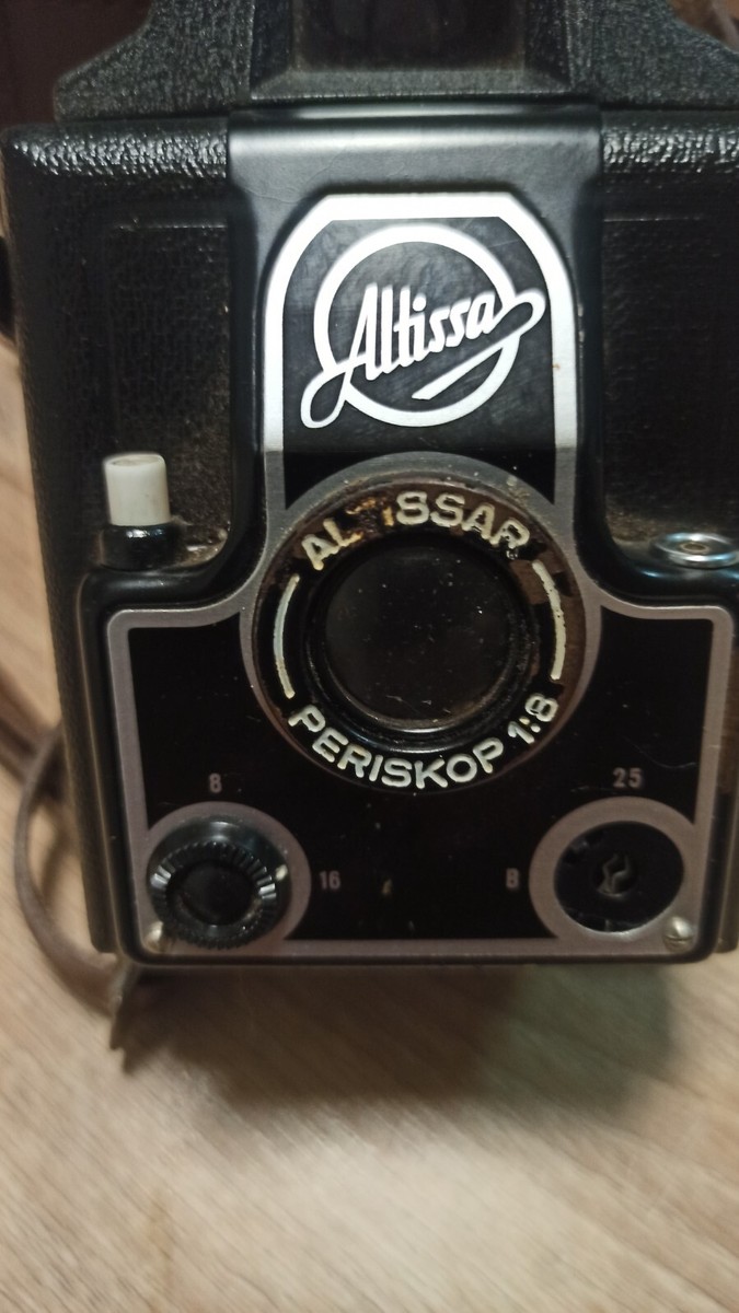 Altissa Altissar Periskop 1:8 box camera in original leather case