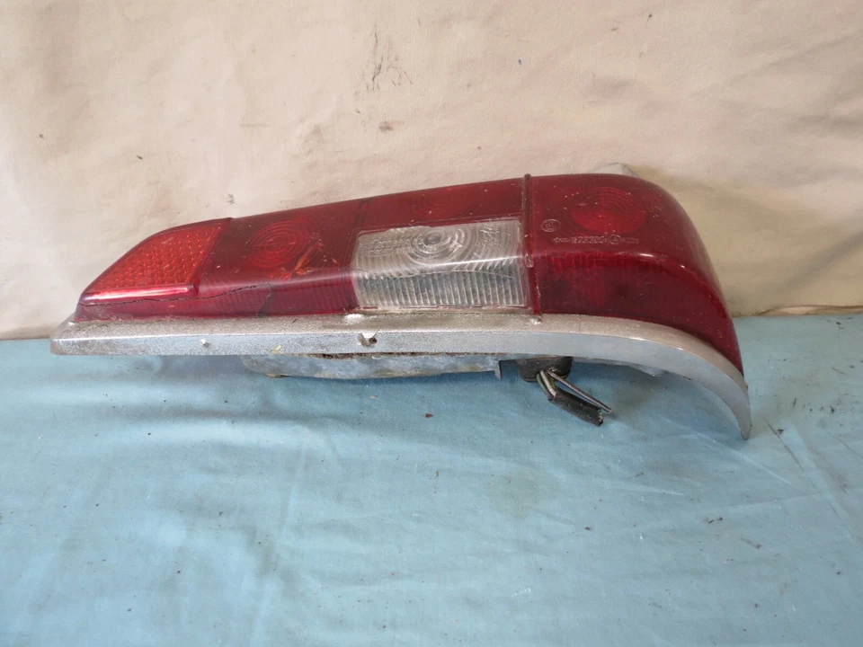 ✅ 65-68 Mercedes w110 ESQUINA EXTERIOR QTR MTD luz trasera derecha PASAJERO OEM Foto 2 de 4