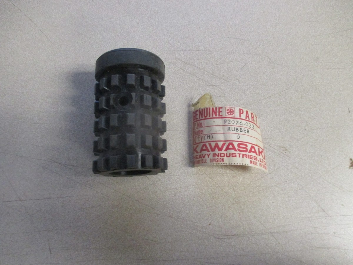 NOS Rear Rubber Footrest Fit Kawasaki 72 & 74-75 F9 71 F8 F7 F81