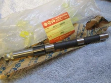 Suzuki GT380 1972-77  nos oem Kick start drive shaft  p.n 26211-33000