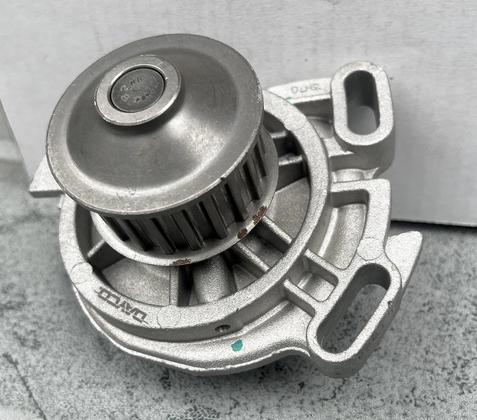 Bomba de agua Dayco DP004 Audi 100 Volvo 240 740 760 780 940 960 VW LT Foto 3 de 4