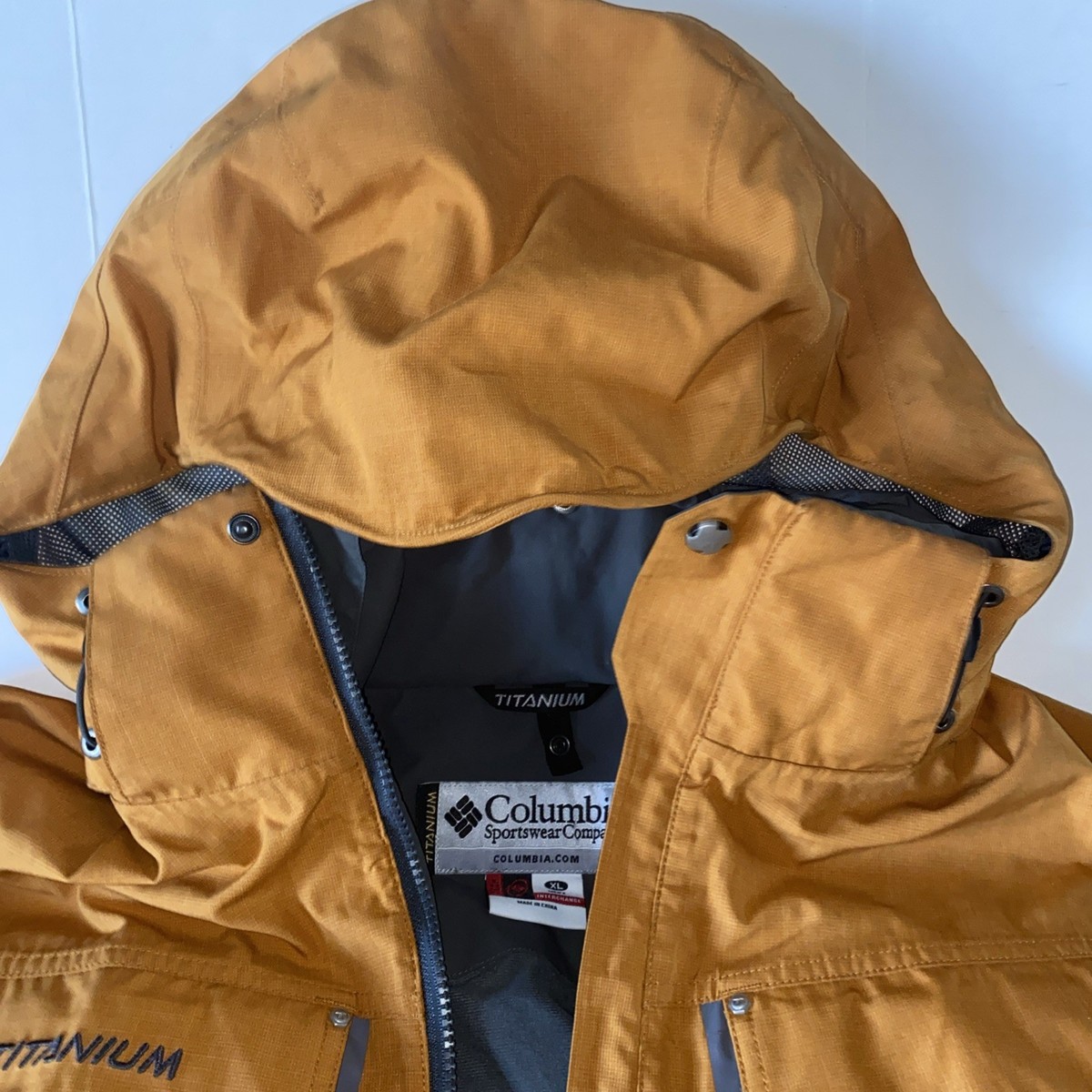 Columbia Titanium Omni-Tech Jacket Men's Size XL Gold Heavy Duty