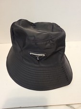 Cappello Prada nero a secchiello nuovo con etichette