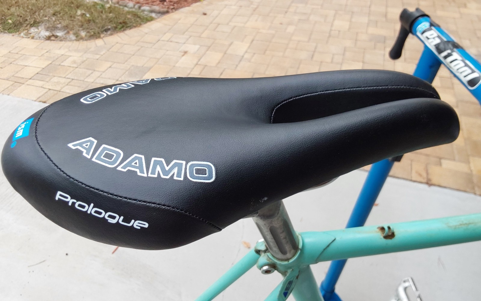 ISM Adamo Break Away Saddle road bicycle