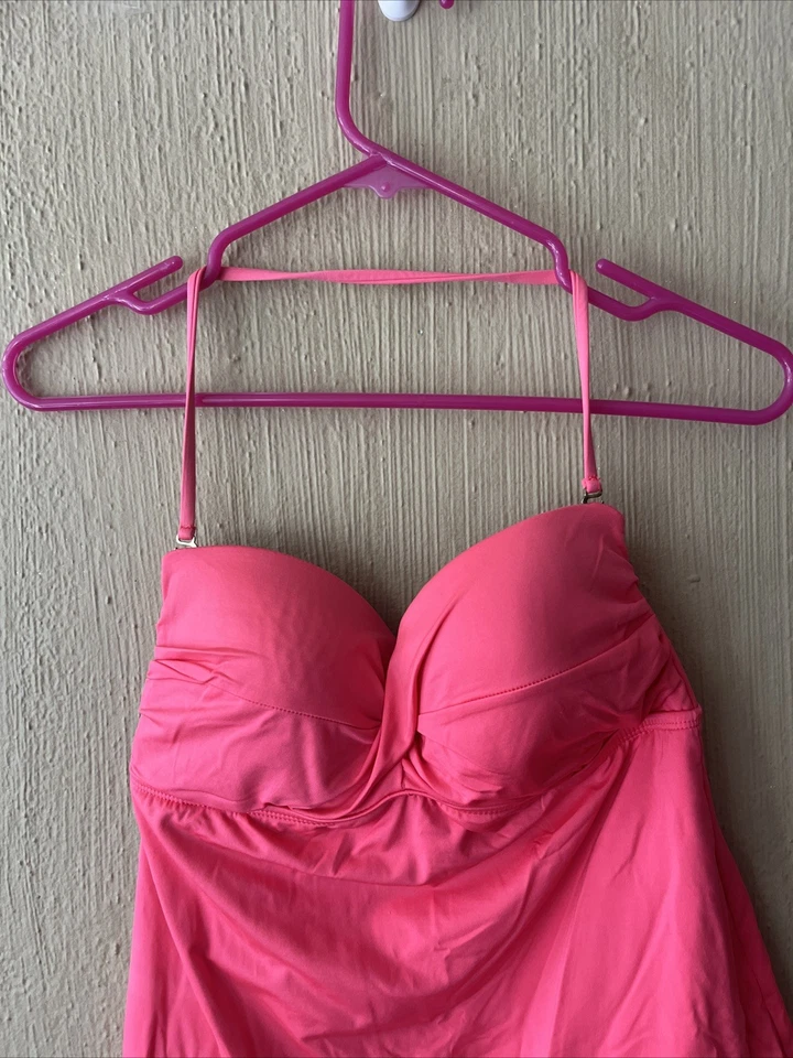 Tankini Top de Natación Talla M Mossimo Rosa Halter Lunares Giro Delantero Convertible Foto 2 de 4