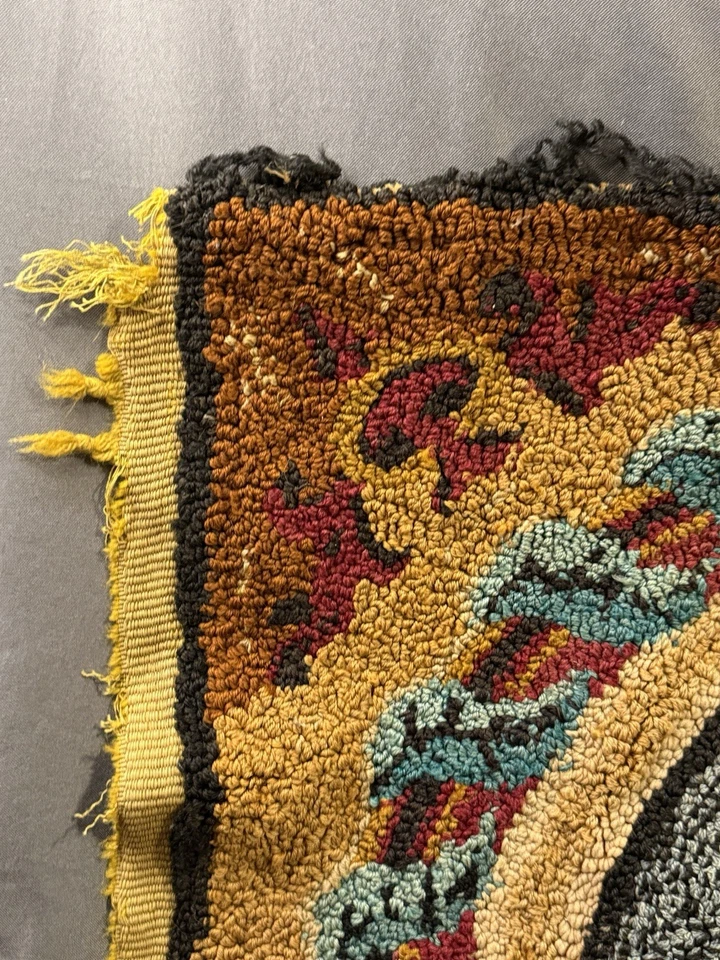 Early Antique Primitive Folk Art Hooked Rug w/ Spaniel Dog - Image 3 of 4