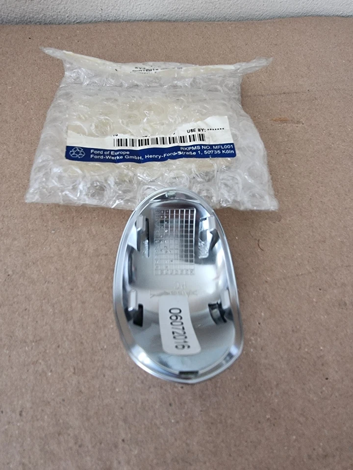 Genuine Ford Fiesta Mk8 Gear Knob 5 Speed Black Insert | 2032474 E1BR7L468LKA - Image 3 of 4