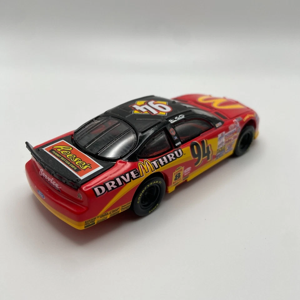 Hot Wheels Racing Crew’s Choice #94 McDonald’s Ford Taurus | Escala 1:43 | NASCAR Foto 4 de 4