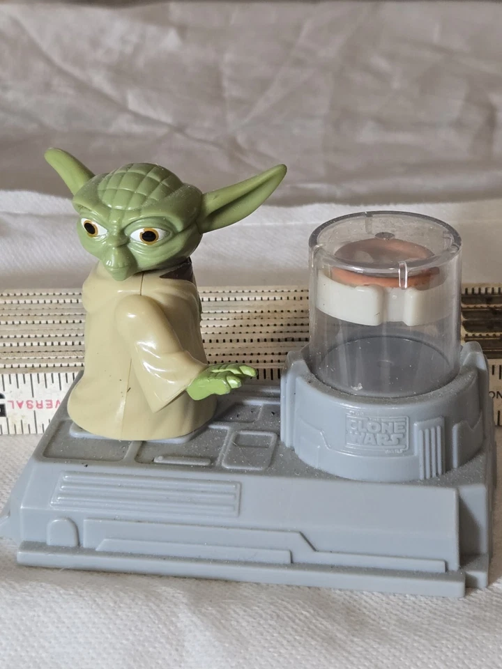 Figura de acción McDonald's 2011 Maestro Jedi Yoda Levitator 4" #3 Star Clone Wars Foto 2 de 4