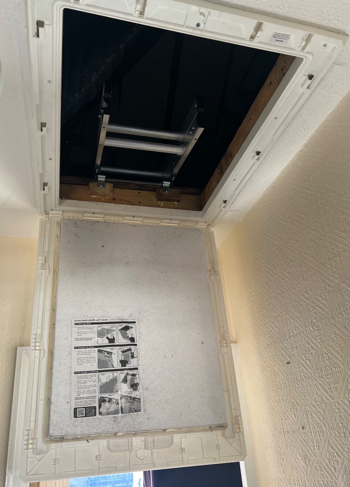 Manthorpe GL250 Loft Hatch 562 x 726 mm Plastic Loft Hatch Drop Down