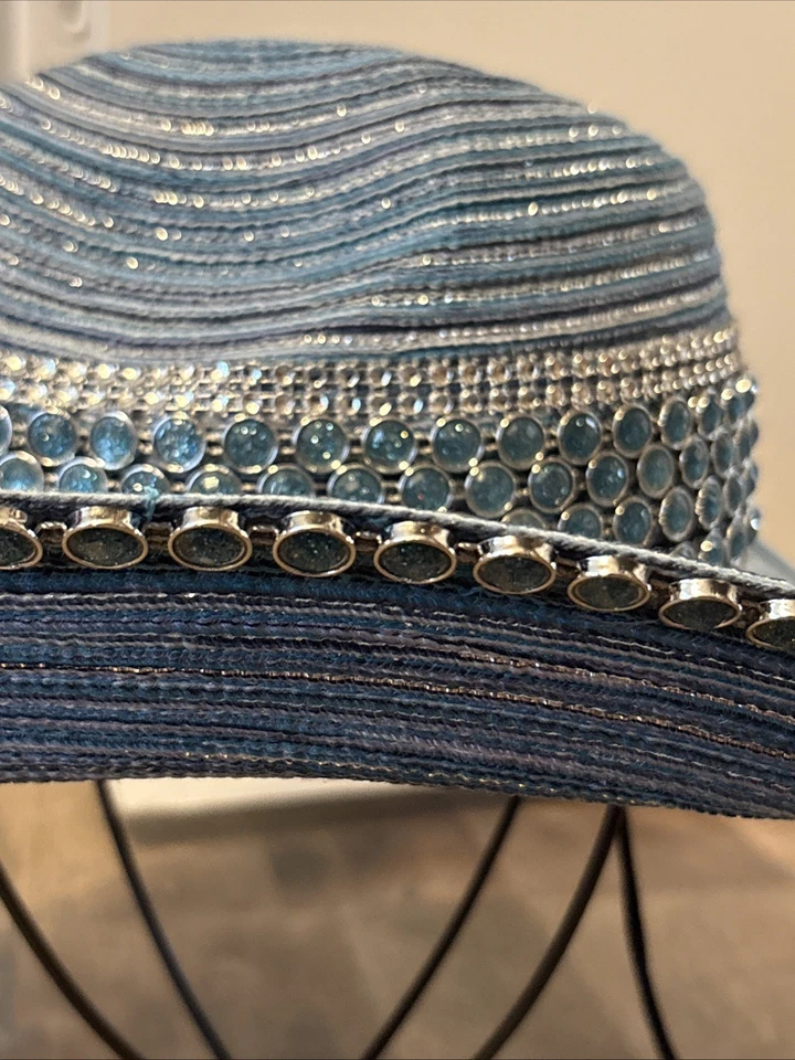 Sombrero de Vaquera Whittall & Shon Papel Paja Azul con Estrás Tortuga y Caballitos de Mar Foto 4 de 4