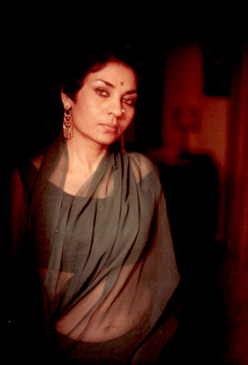 1980s Original Photo Pretty Indian Women Posing for the Camera P4-14