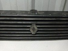 Calandre Renault R9