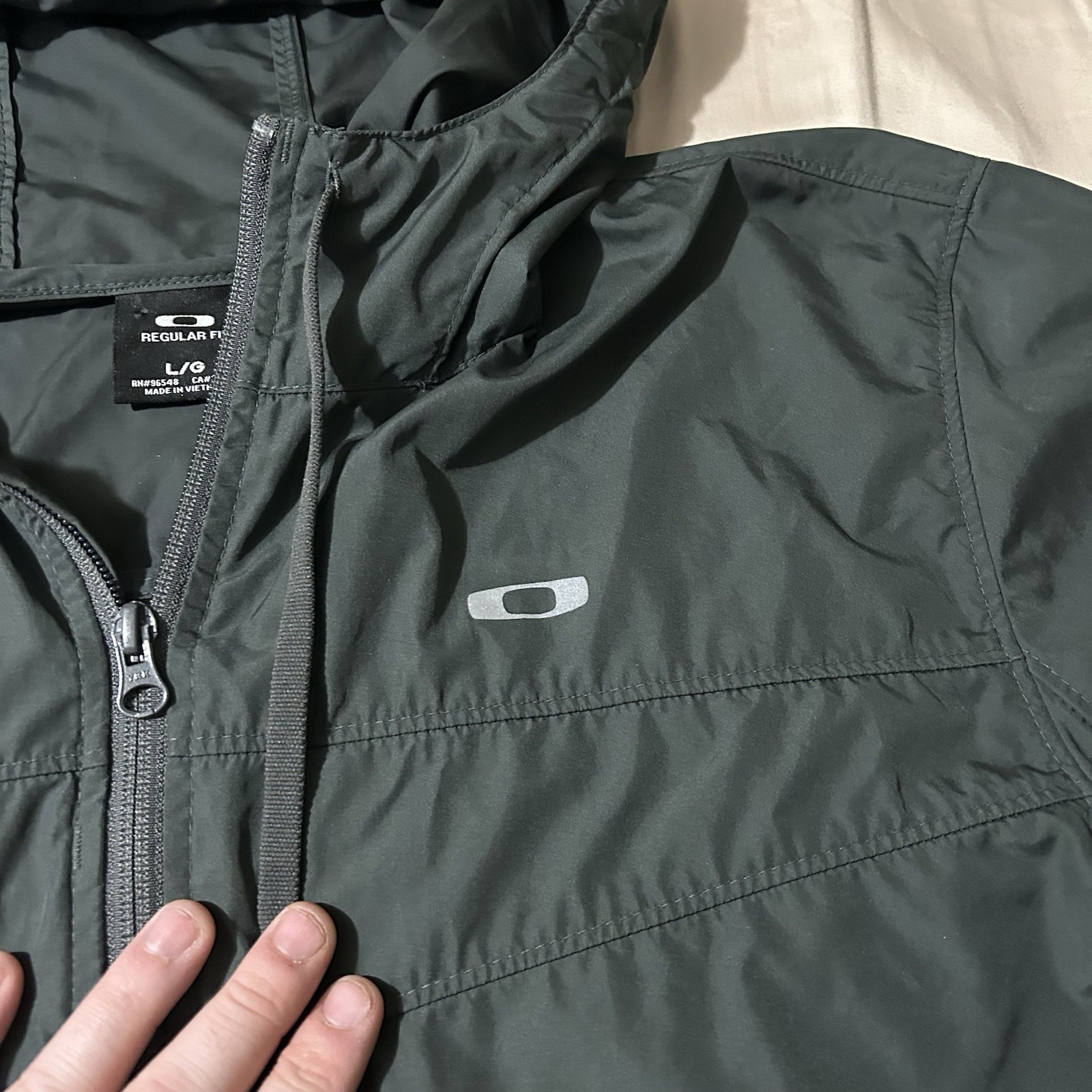 Men’s Oakley Outer Shell Gorpcore Windbreaker Rai… - image 3