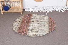 Decorative Rug, Floral Paisley Design, 3x3 ft White and Red