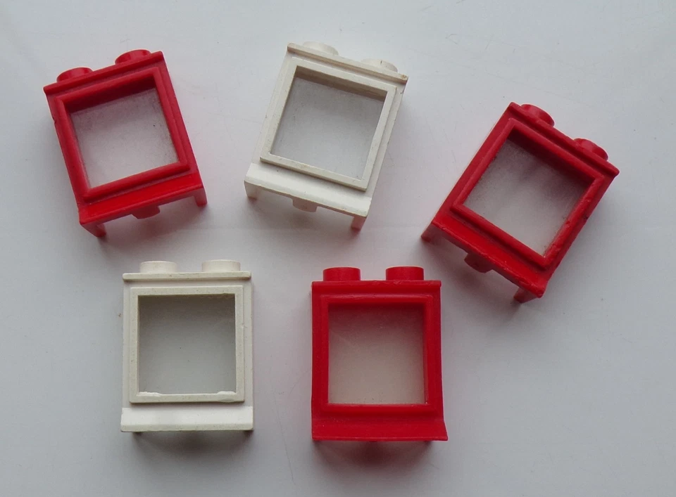 Lego Vintage 7026 Windows 1x2x2 with fixed glass Mixed Colours - 10 Pieces - Image 2 of 4