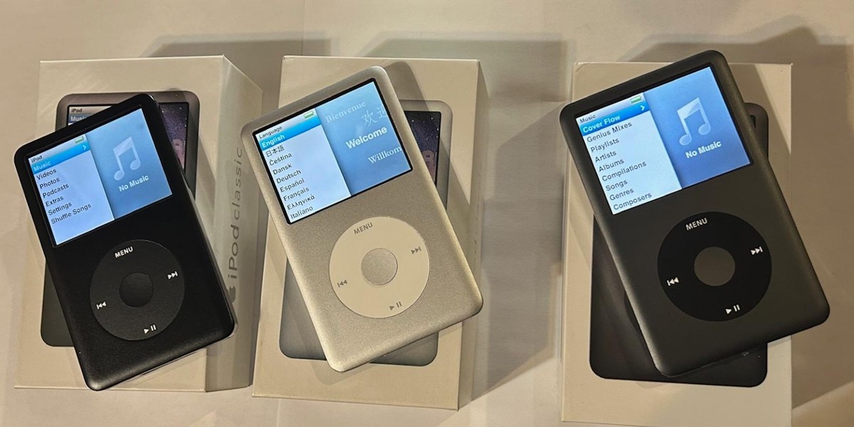 Apple iPod Classic 7th Generation 160GB w/ Accessories Taptic