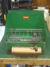 VINTAGE 1950's COLEMAN 2 BURNER CAMP STOVE model 425 - estate find - UNTESTED