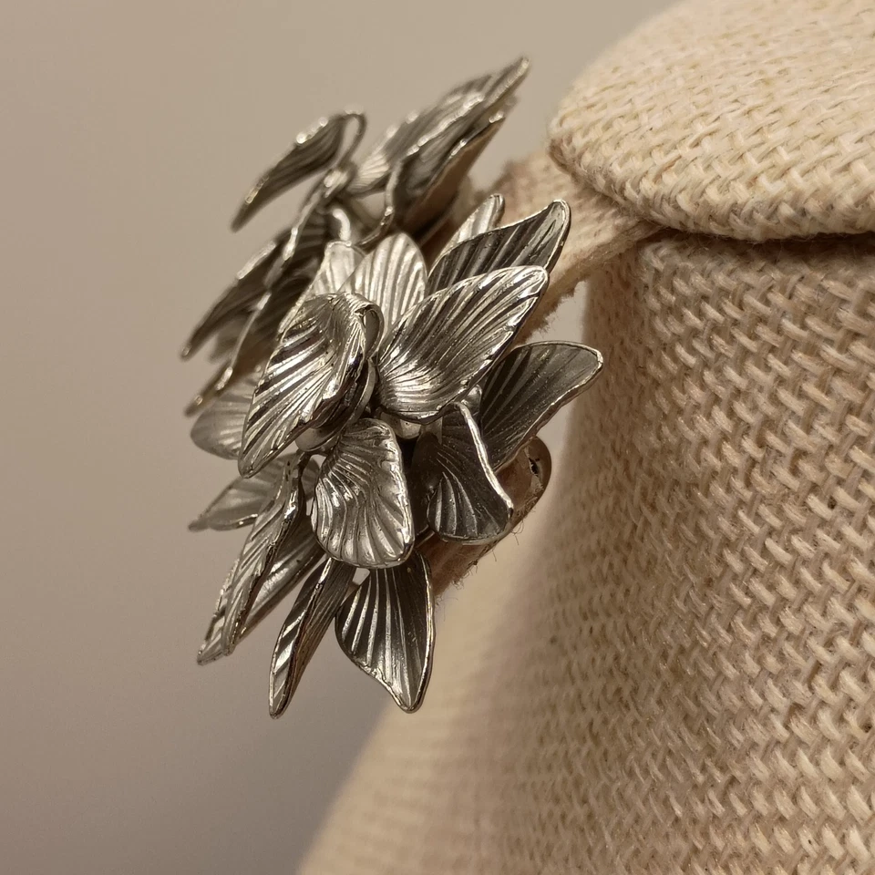 Vintage Flower Earrings Silver Tone Clip On Statement Signed STAR - Image 3 of 4