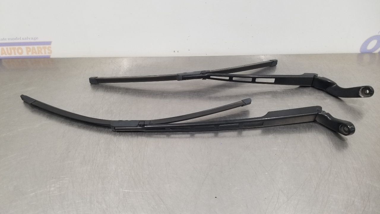 11 AUDI R8 WINDSHIELD WIPER ARM SET PAIR