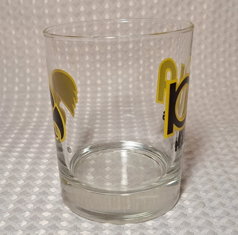 Vaso de vidrio vintage de fútbol americano universitario de 4" de la Universidad de Iowa Hawkeyes Foto 3 de 4