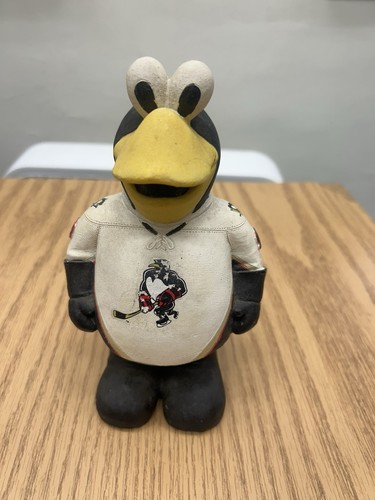 WBS Pinguine Smoking Maskottchen Sammlerstück Sparschwein AHL Hockey  - Bild 1 von 14
