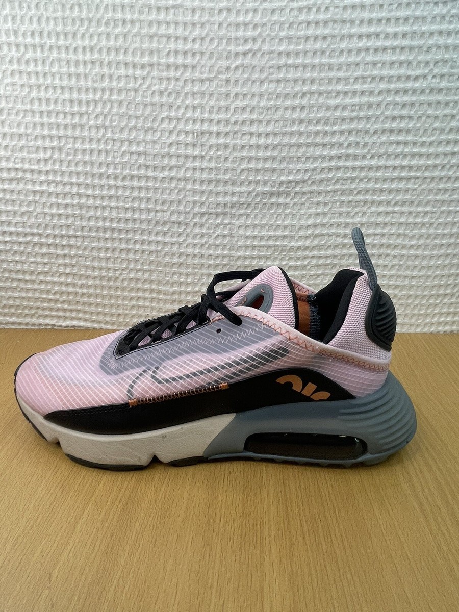 エリック Nike Air Max 2090 Women Lifestyle Shoes Sneakers White Black