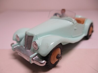 Dinky Toys N°102 MG Midget Sport Avec Pilote – Meccano England – Parfait état Années 50
