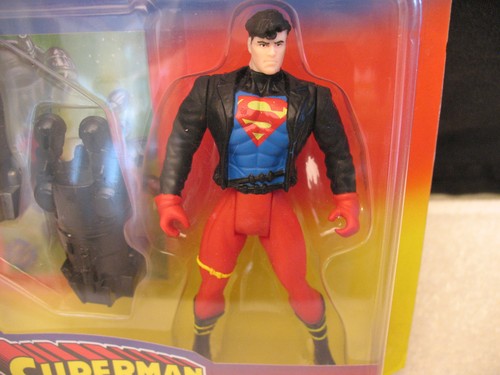 Superman SUPERBOY w/Mammoth Capture Claw and Collector Card NEW 1995 - Picture 2 of 3