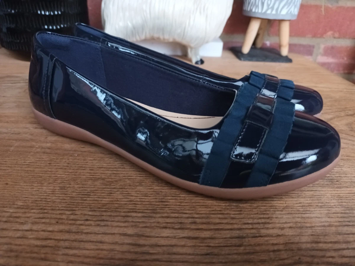Clarks navy on sale blue pumps