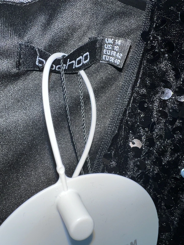 ¡NUEVO CON ETIQUETAS! - Mono de Juego Boohoo Manga Larga Alto Terciopelo Lentejuelas Cinturón Negro Talla US 10 Foto 3 de 4