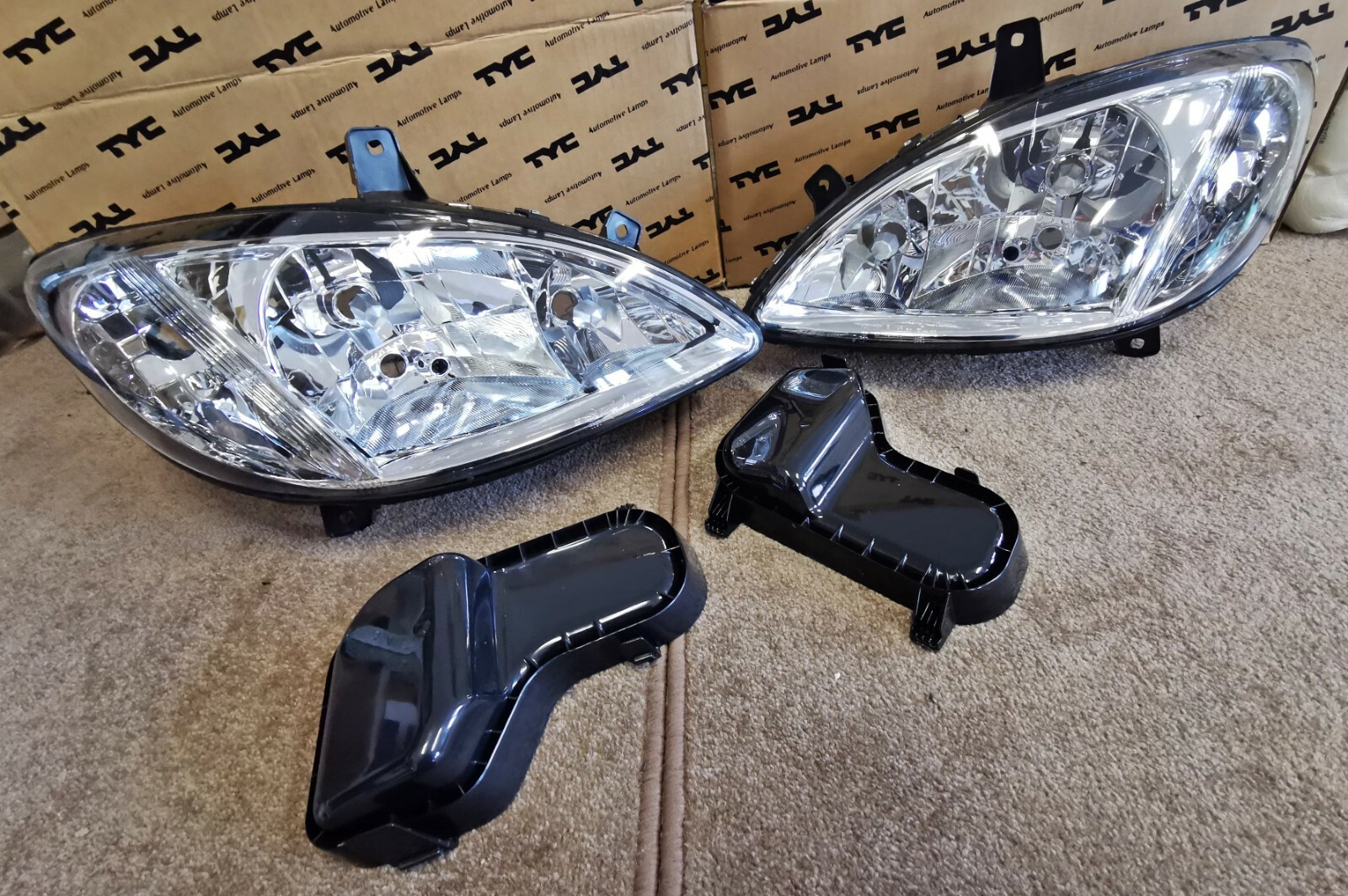 Phare avant gauche Mercedes Vito W639 pour remplacer un bloc optique cassé au contrôle technique