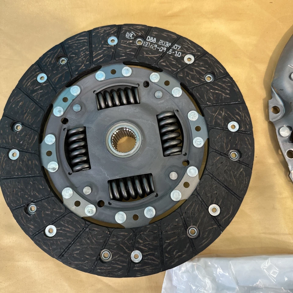 LUK 17-036 Clutch Kit for VW 94-02 Jetta 95-02 Golf 92-95 Corrado EuroVan - Image 4 of 4