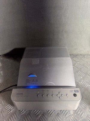 Sanyo PDG-DWL2500*Beamer Projektor HDMI gebr ohne Fernbedienung (7824)