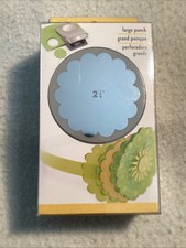 EK Tools 2 1/4 Scalloped Circle Hole Punch New in package